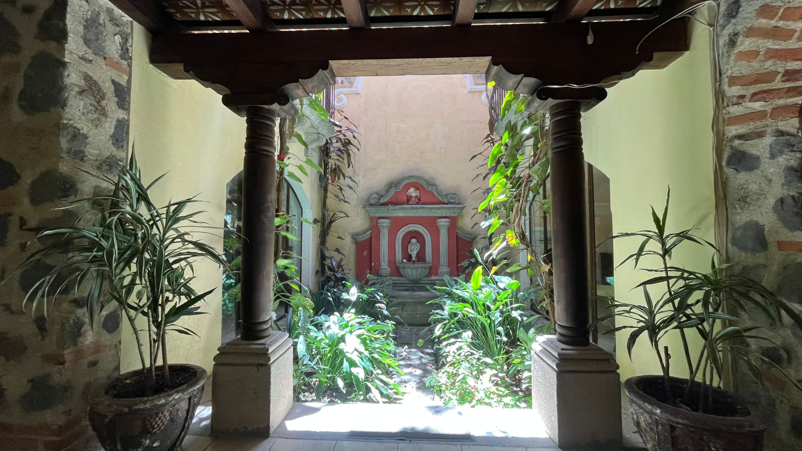 Spacious Furnished Home with Stunning Volcano Views in Las Gravileas, Antigua