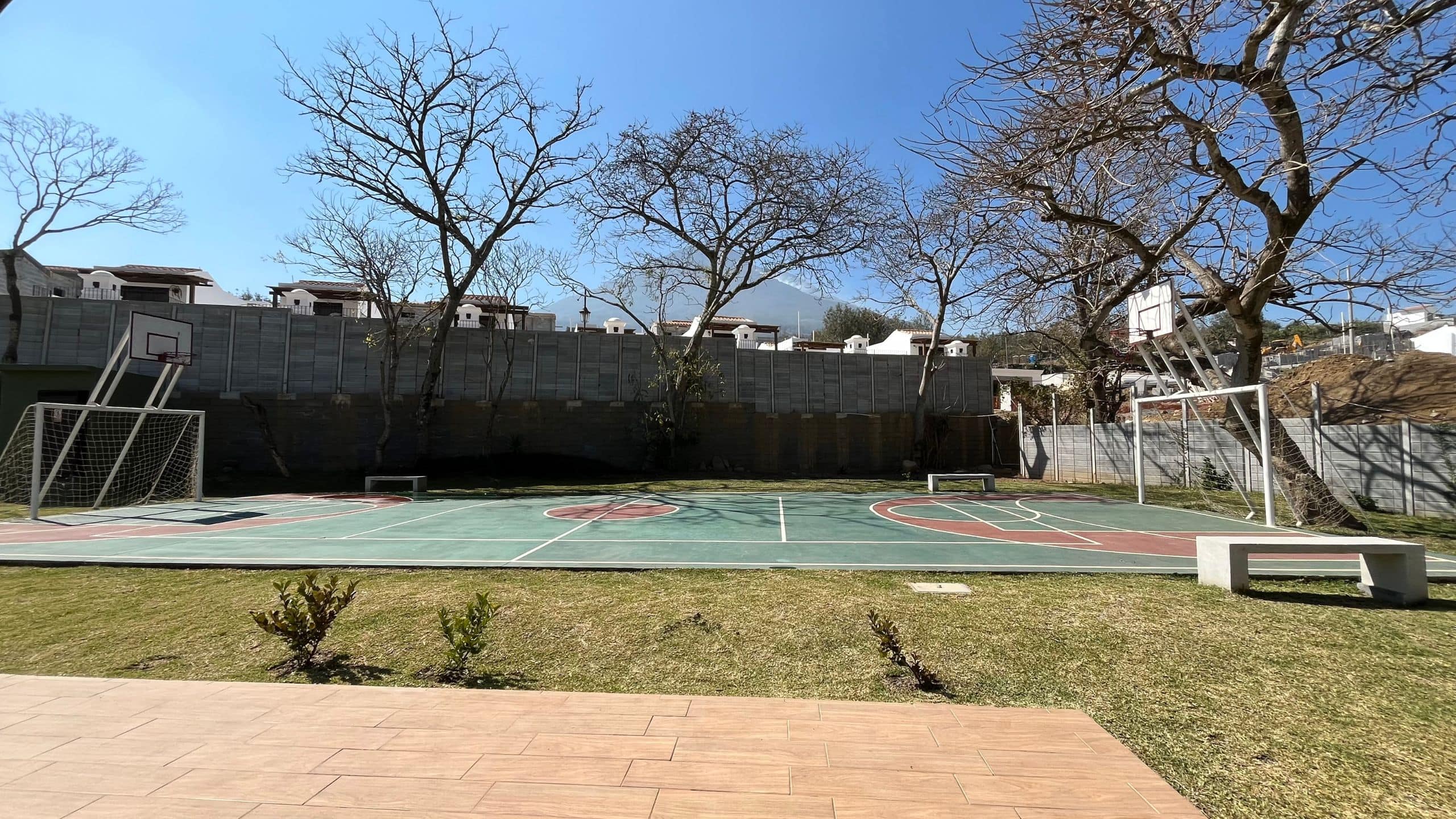 4 Bedroom house for rent, inside a gated community with a pool
