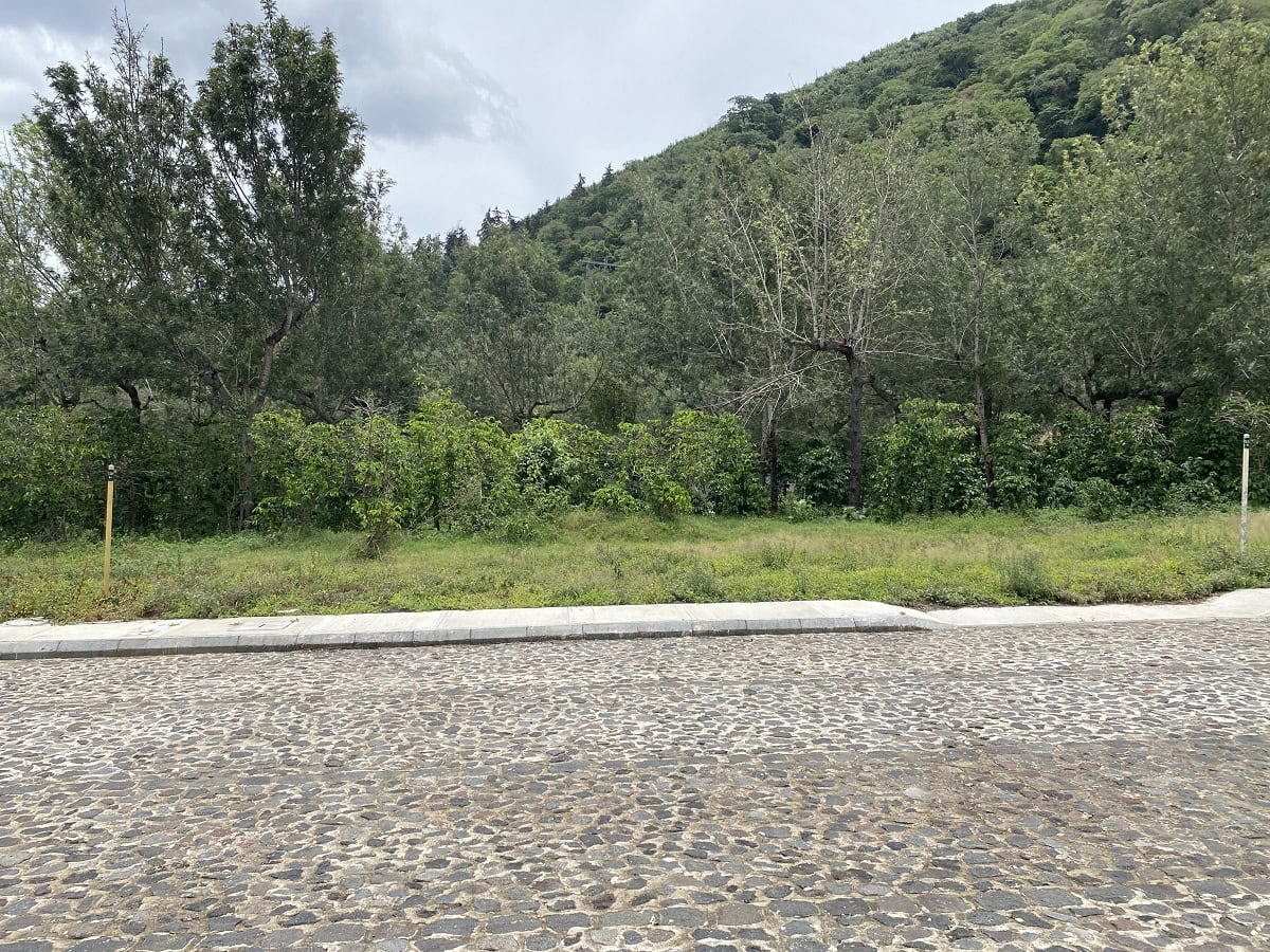 Exclusive Lot for Sale in Residencial Los Apóstoles – Antigua Guatemala