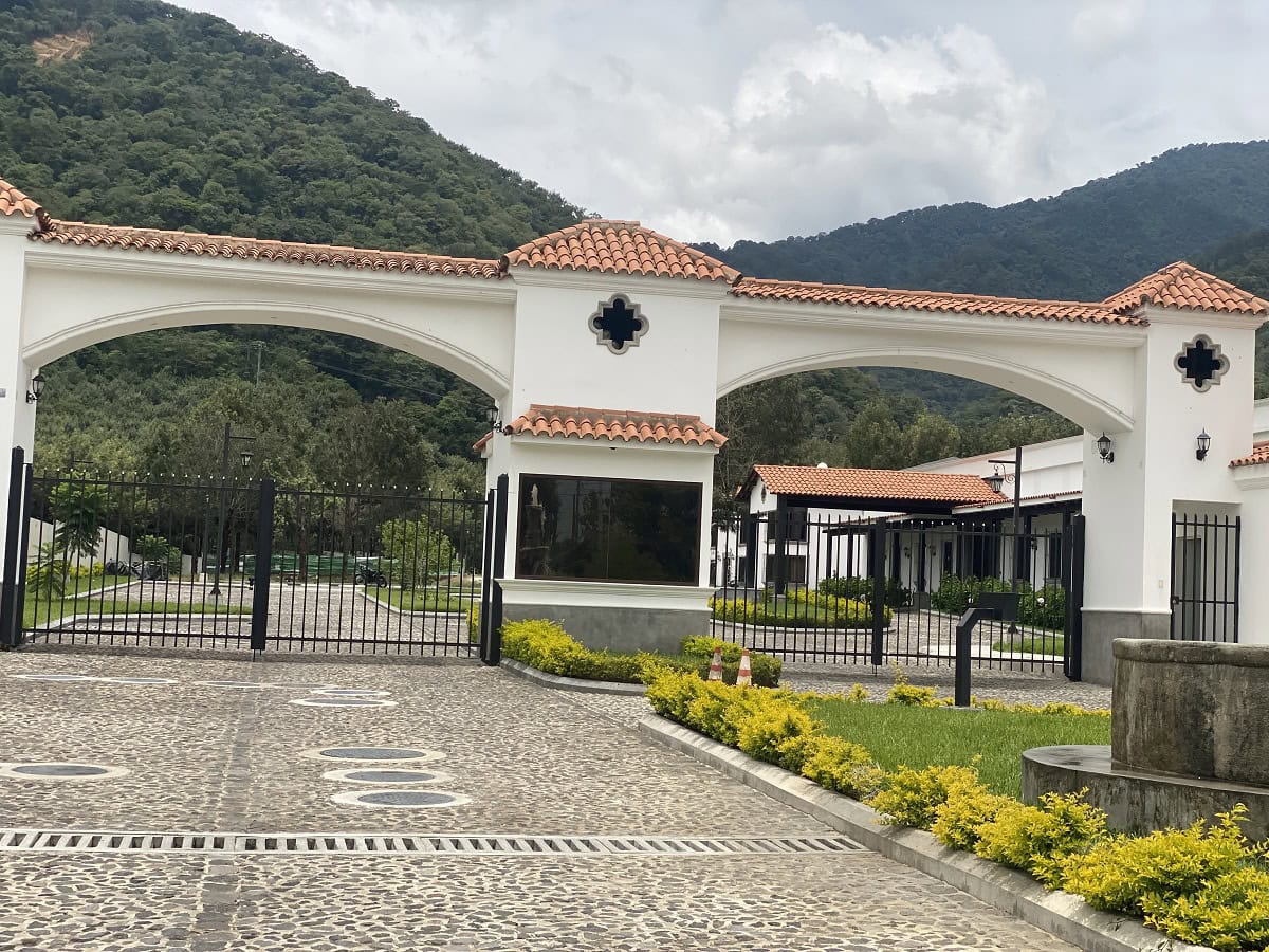 Exclusive Lot for Sale in Residencial Los Apóstoles – Antigua Guatemala