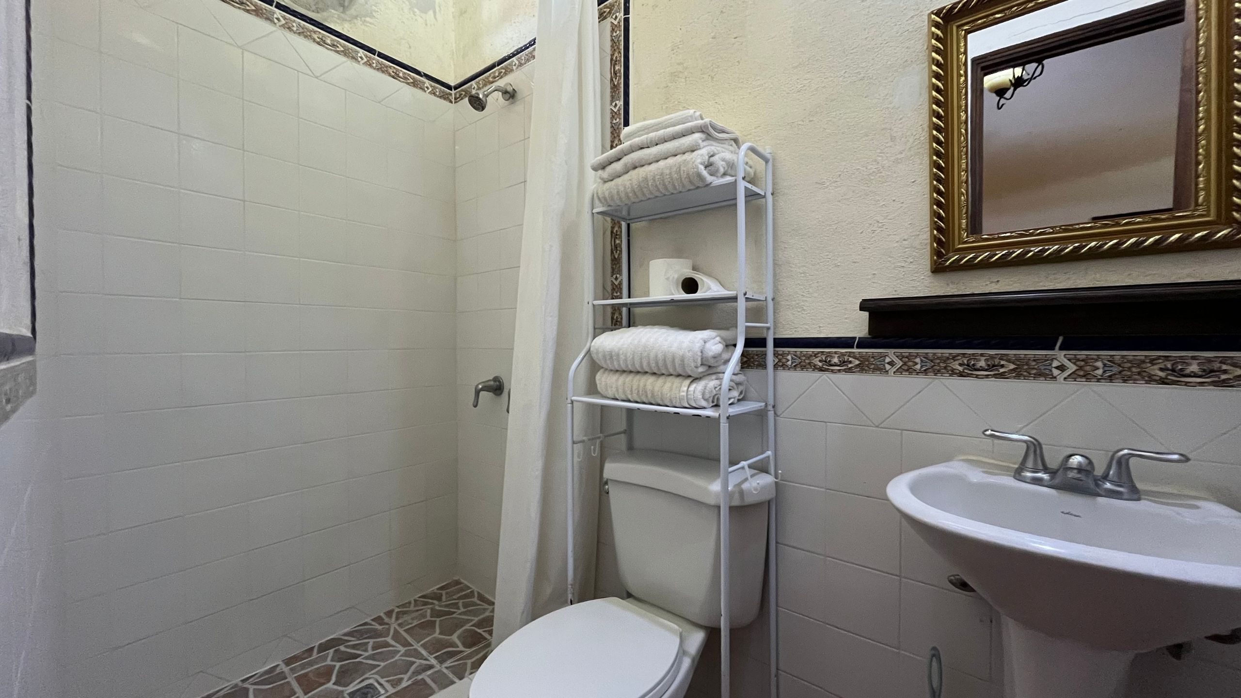 Estudio Amueblado en Renta a Largo Plazo en Antigua Guatemala