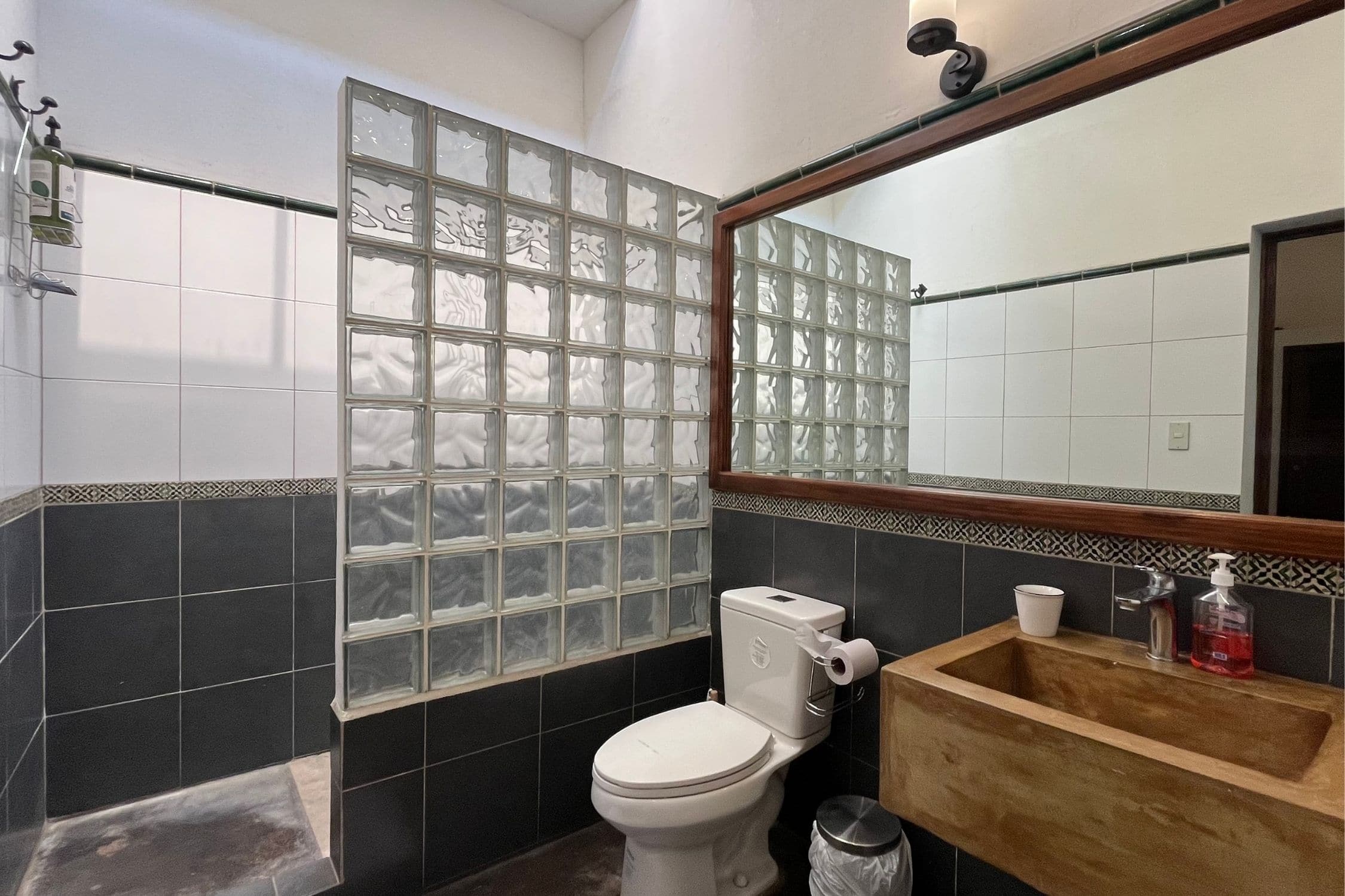 Charming Furnished 2-Bedroom Apartment Near Central Park, AVAILABLE SEPTEMBER 2026