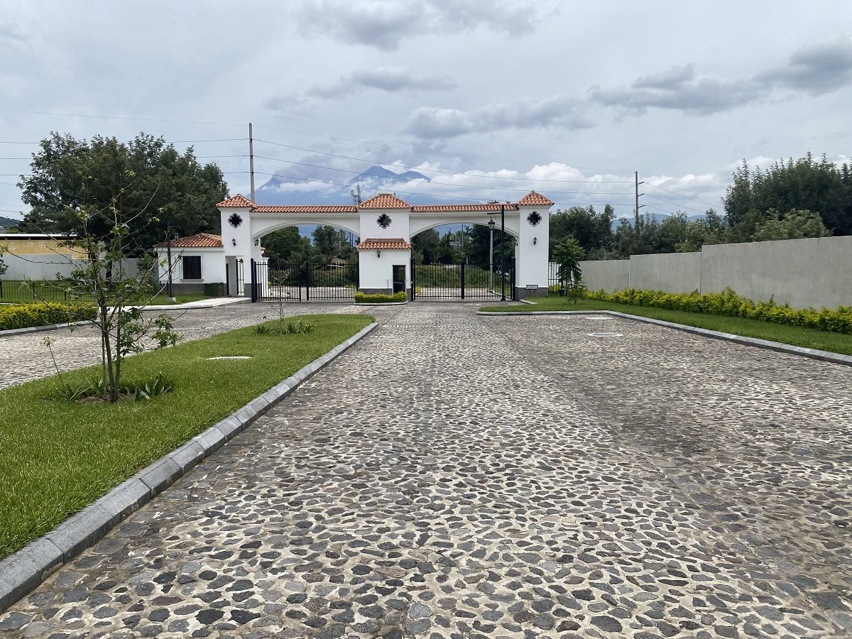 Exclusive Lot for Sale in Residencial Los Apóstoles – Antigua Guatemala