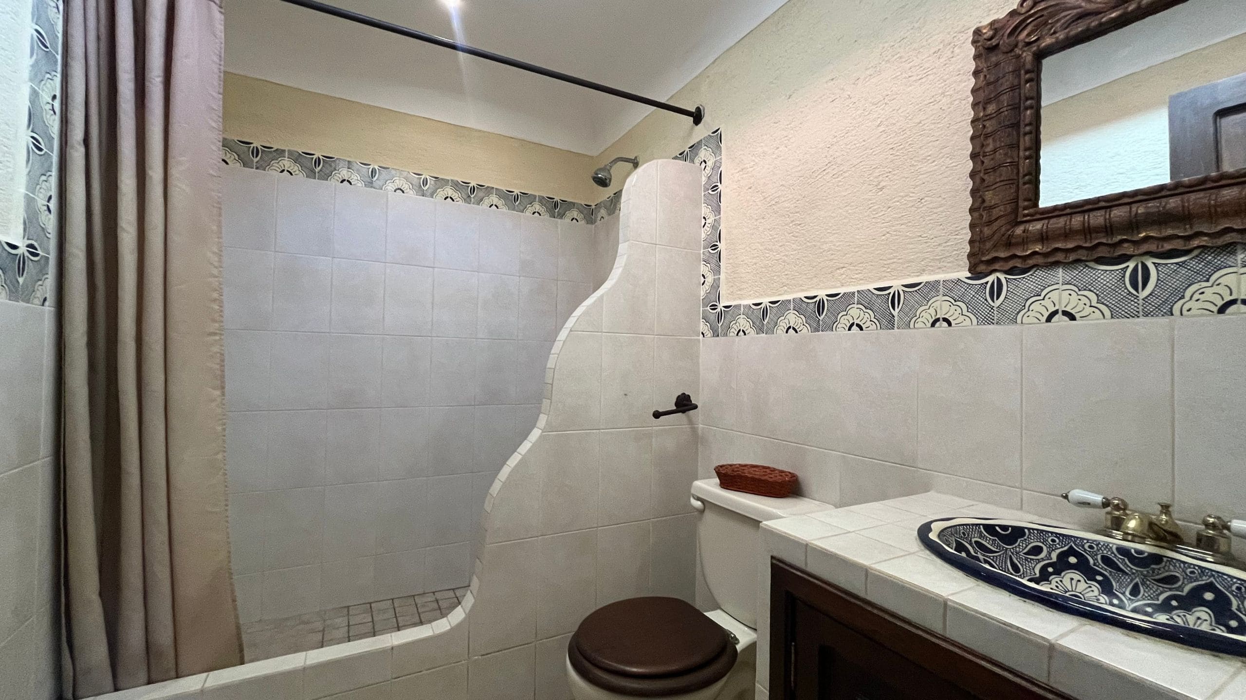 Spacious Furnished Home with Stunning Volcano Views in Las Gravileas, Antigua