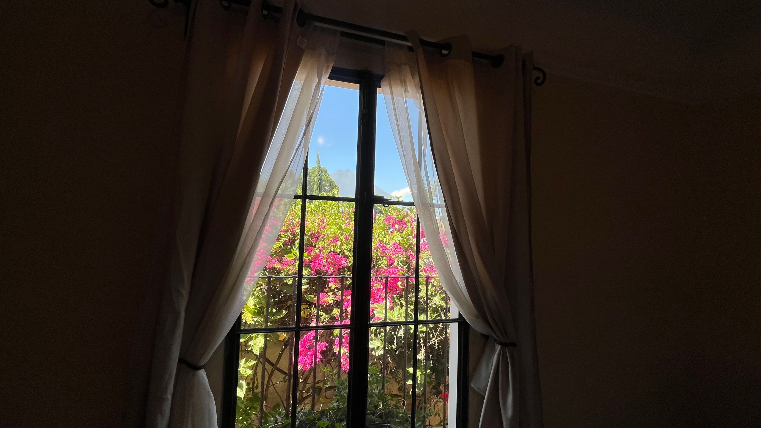 Spacious Furnished Home with Stunning Volcano Views in Las Gravileas, Antigua