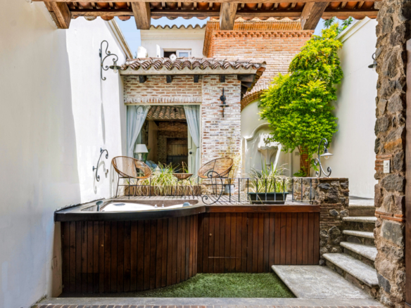 TURNKEY COLONIAL INVESTMENT PROPERTY IN SANTA ANA, ANTIGUA GUATEMALA
