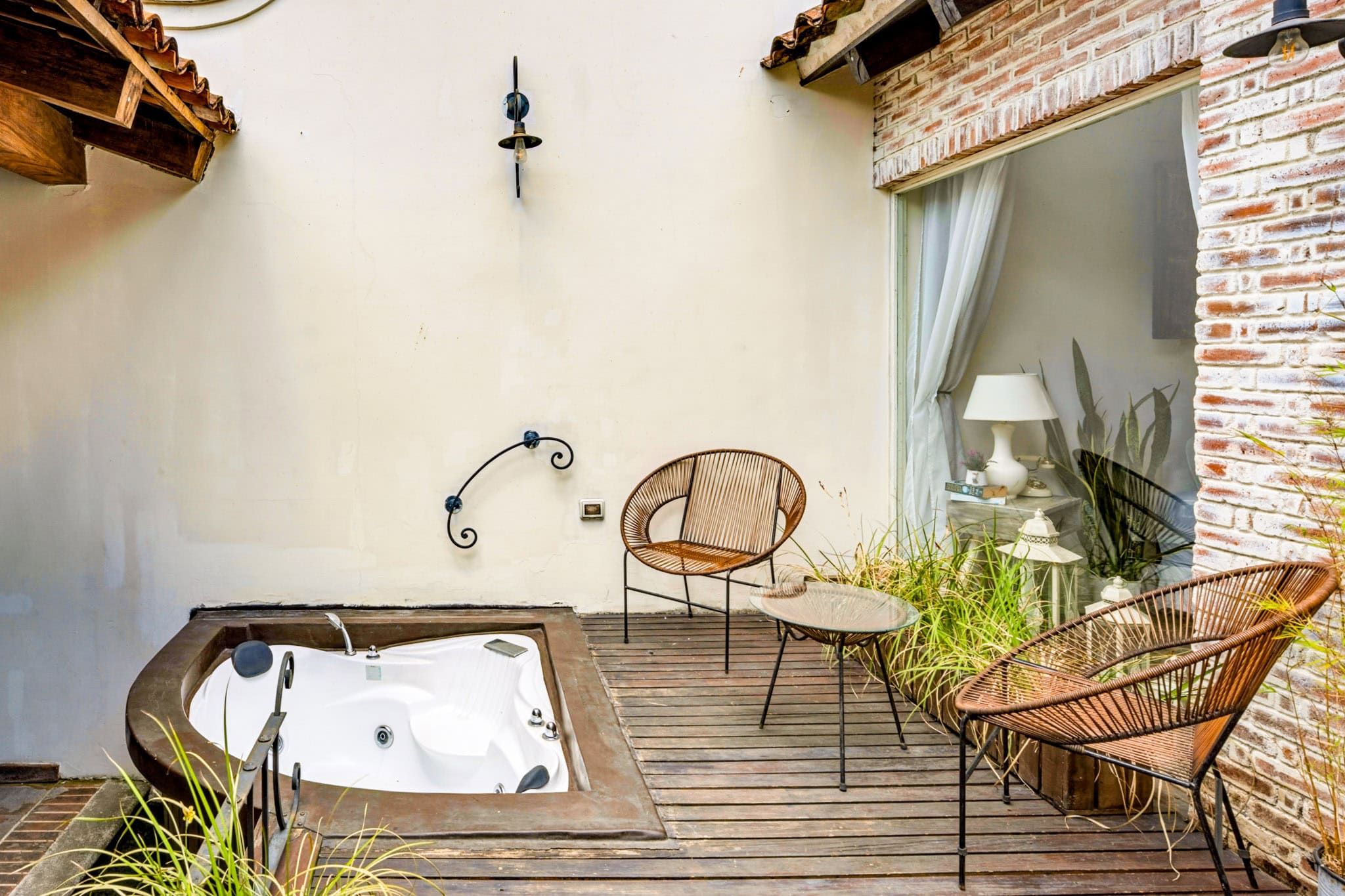 TURNKEY COLONIAL INVESTMENT PROPERTY IN SANTA ANA, ANTIGUA GUATEMALA
