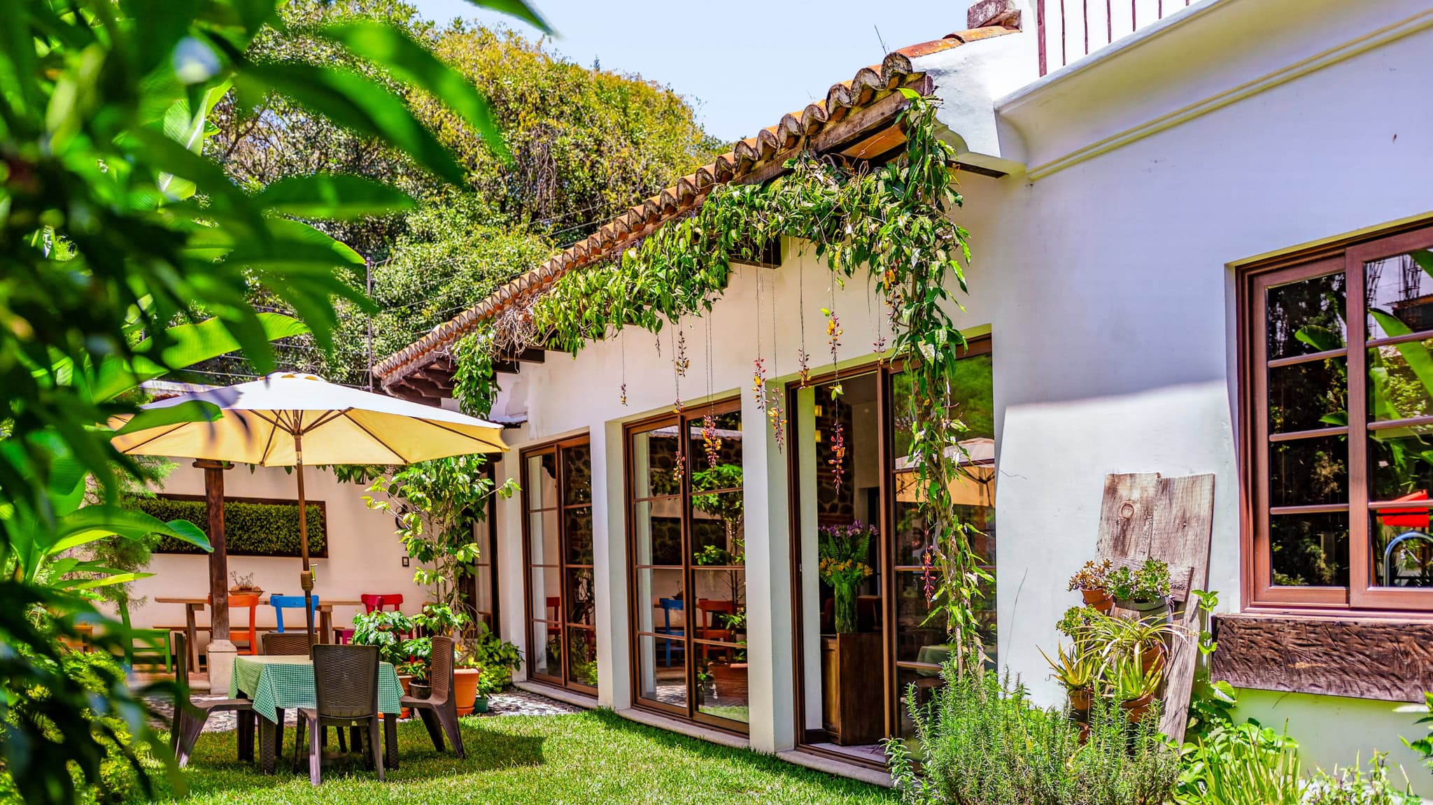Elegant House with Spectacular Volcano Views Near Antigua Guatemala