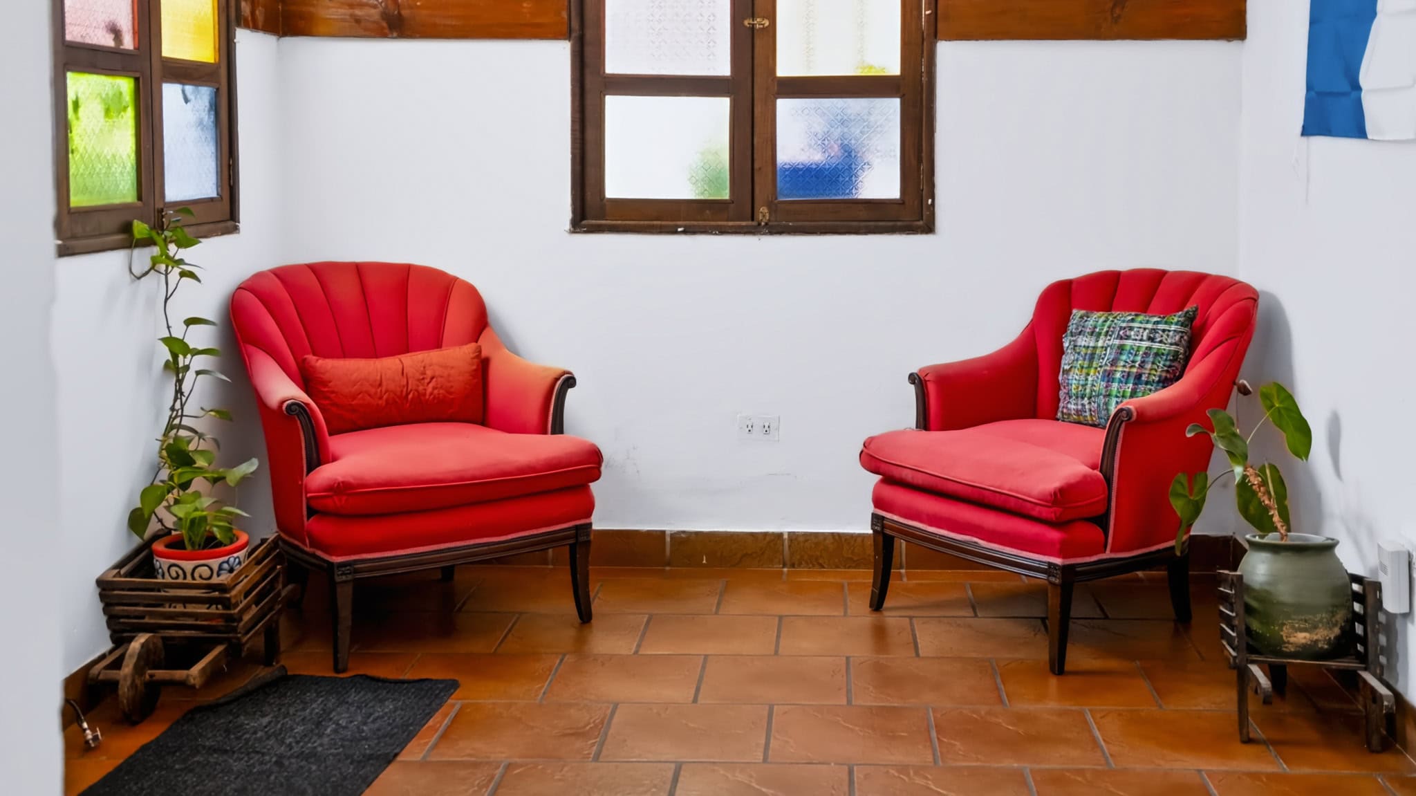 Casa + Apartamento Independiente sobre Doble Lote — Jocotenango, a 5 minutos de Antigua Guatemala