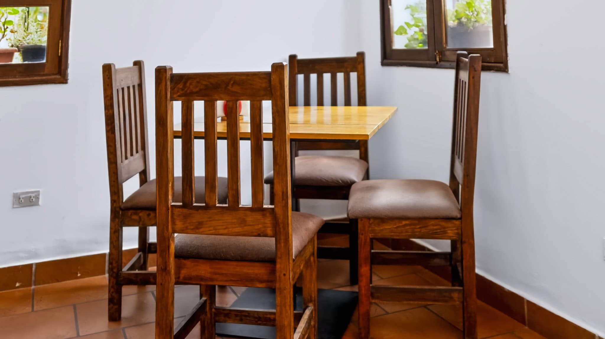Casa + Apartamento Independiente sobre Doble Lote — Jocotenango, a 5 minutos de Antigua Guatemala