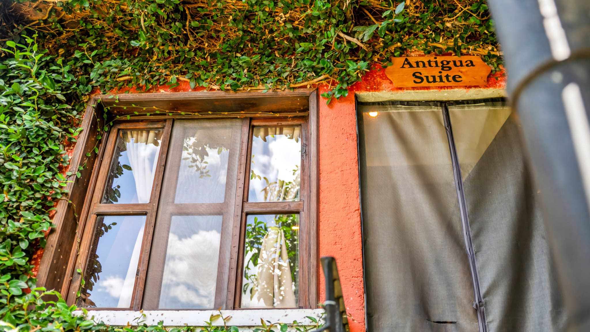Casa + Apartamento Independiente sobre Doble Lote — Jocotenango, a 5 minutos de Antigua Guatemala