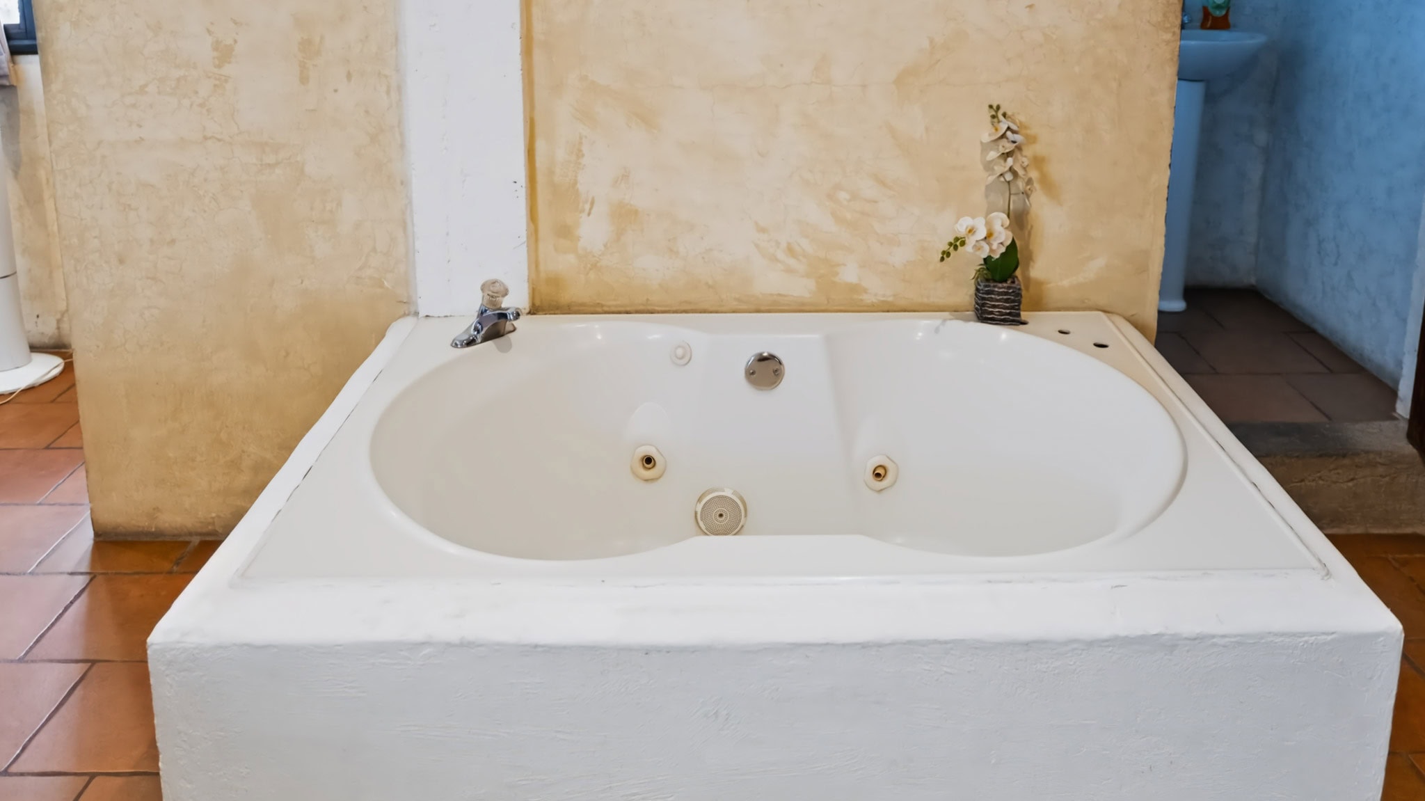 Casa + Apartamento Independiente sobre Doble Lote — Jocotenango, a 5 minutos de Antigua Guatemala