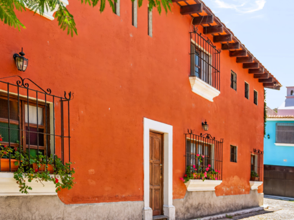 Casa + Apartamento Independiente sobre Doble Lote — Jocotenango, a 5 minutos de Antigua Guatemala