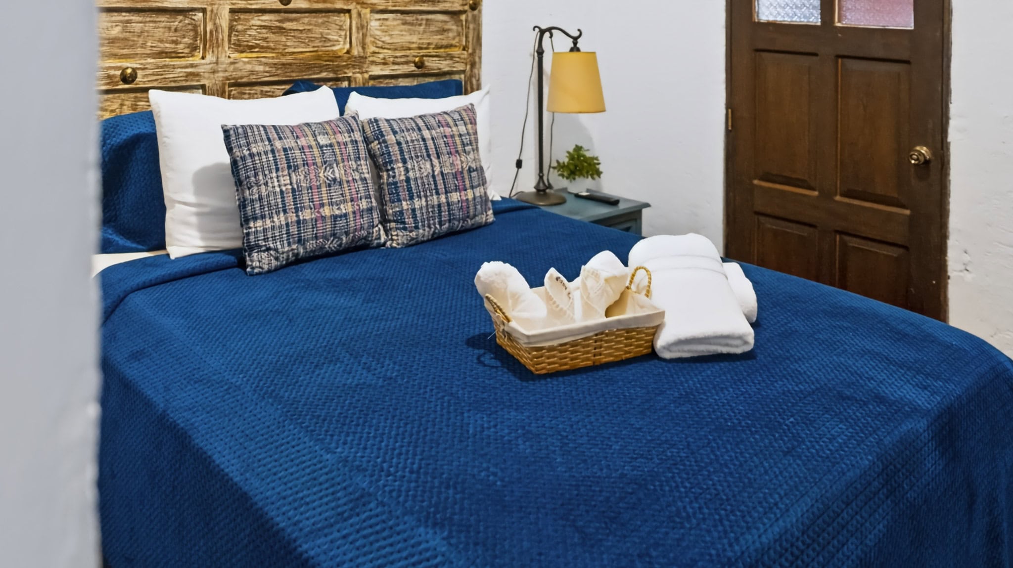 Casa + Apartamento Independiente sobre Doble Lote — Jocotenango, a 5 minutos de Antigua Guatemala