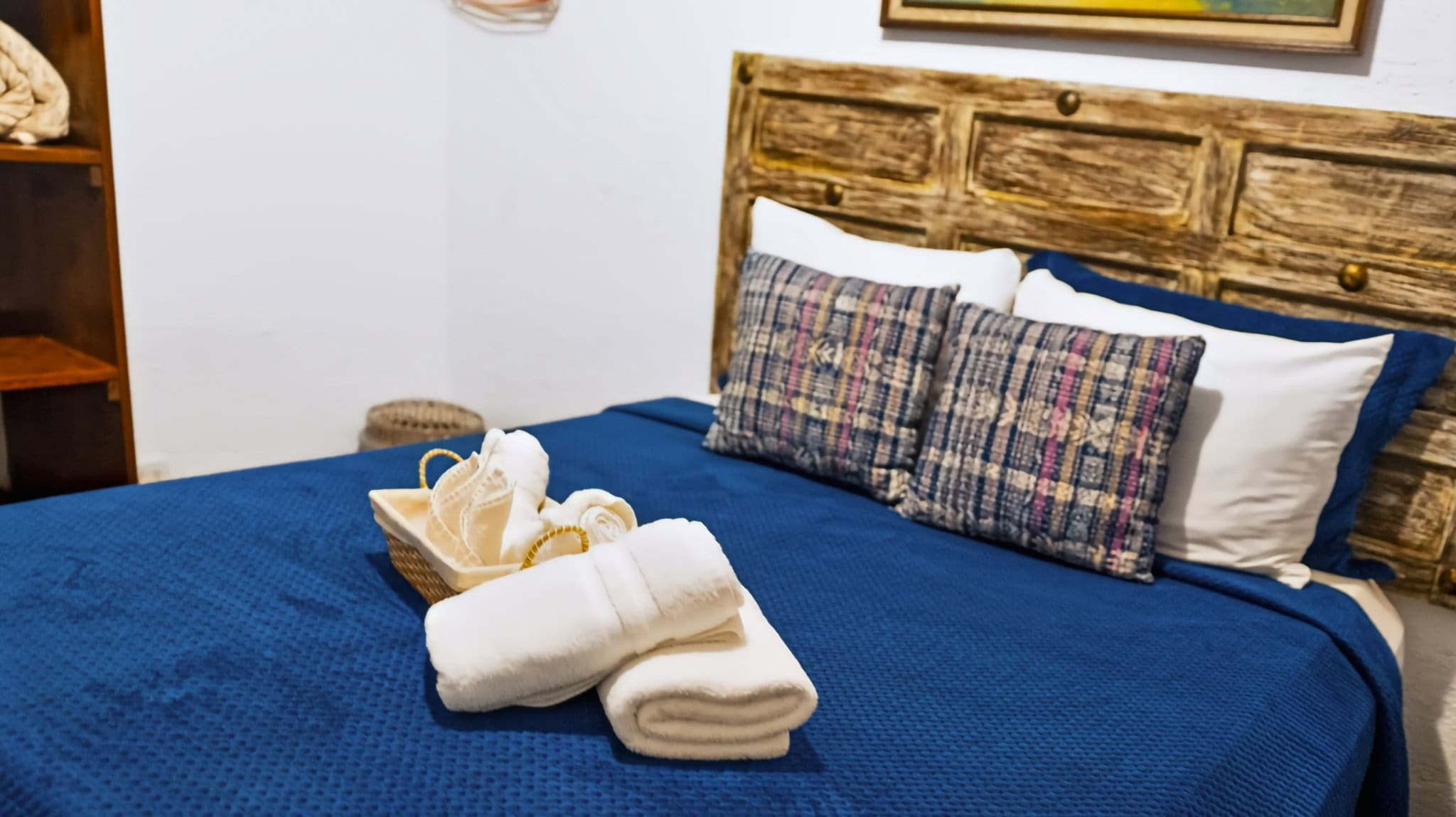 Casa + Apartamento Independiente sobre Doble Lote — Jocotenango, a 5 minutos de Antigua Guatemala