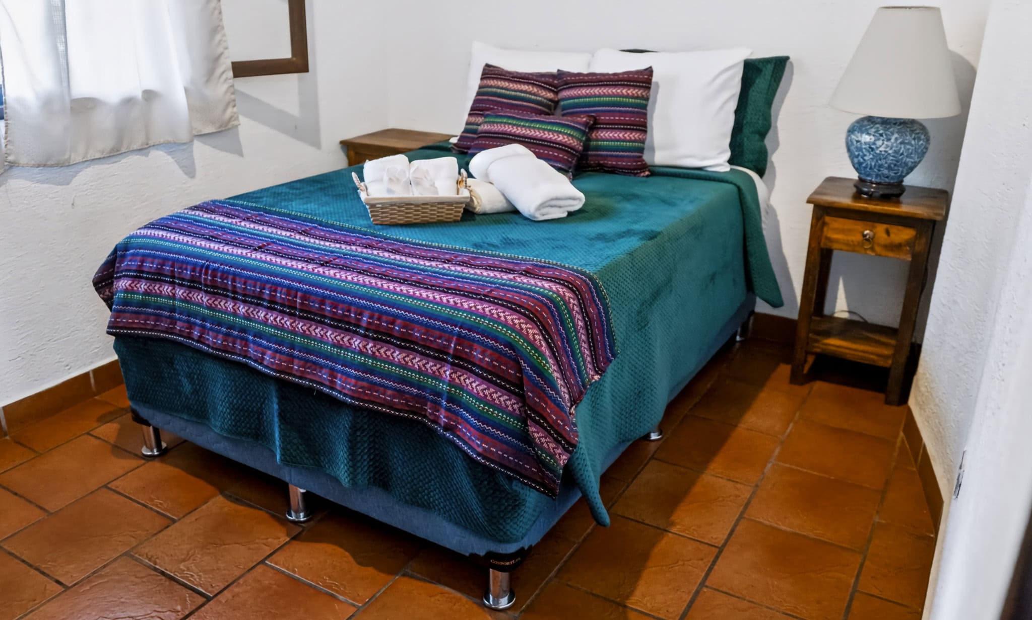 Casa + Apartamento Independiente sobre Doble Lote — Jocotenango, a 5 minutos de Antigua Guatemala