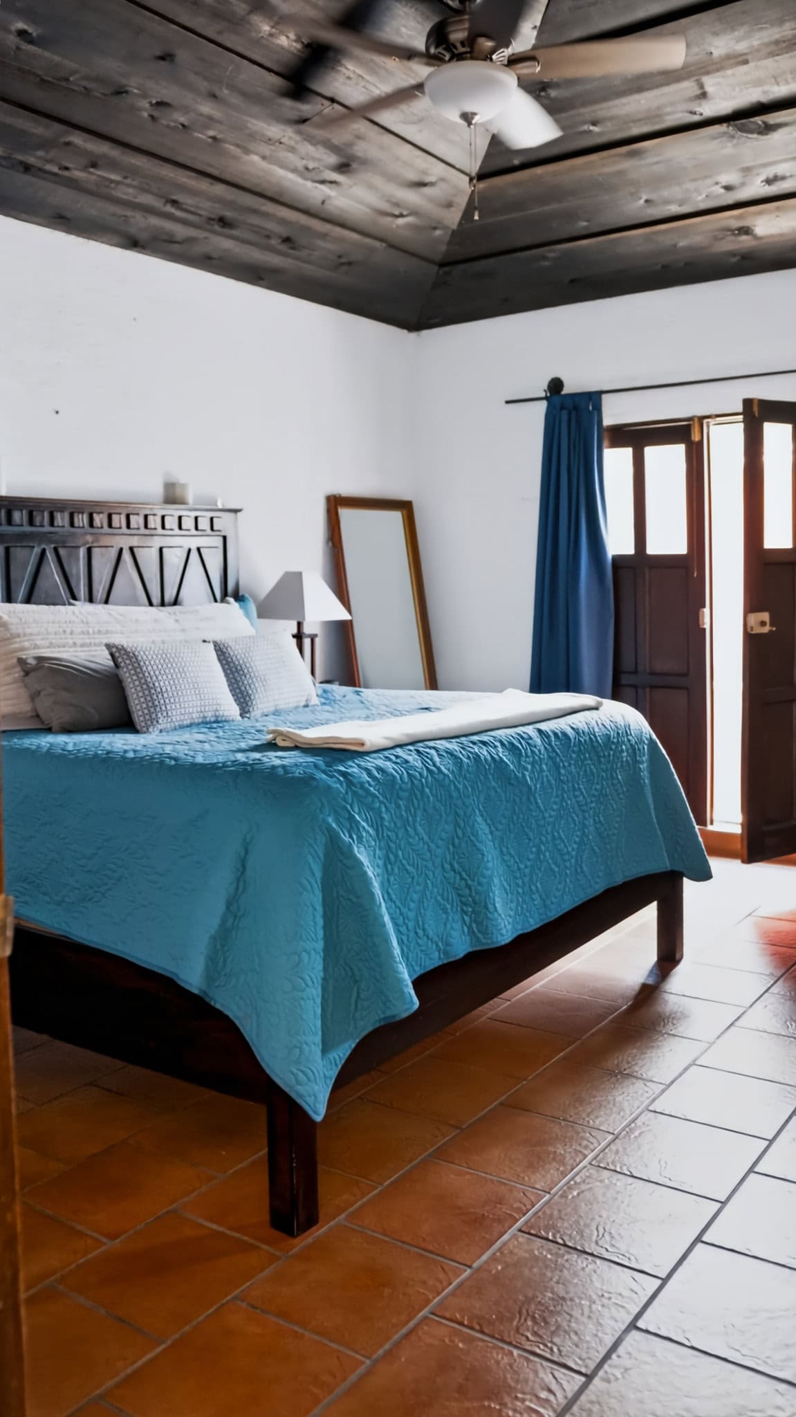 Casa + Apartamento Independiente sobre Doble Lote — Jocotenango, a 5 minutos de Antigua Guatemala