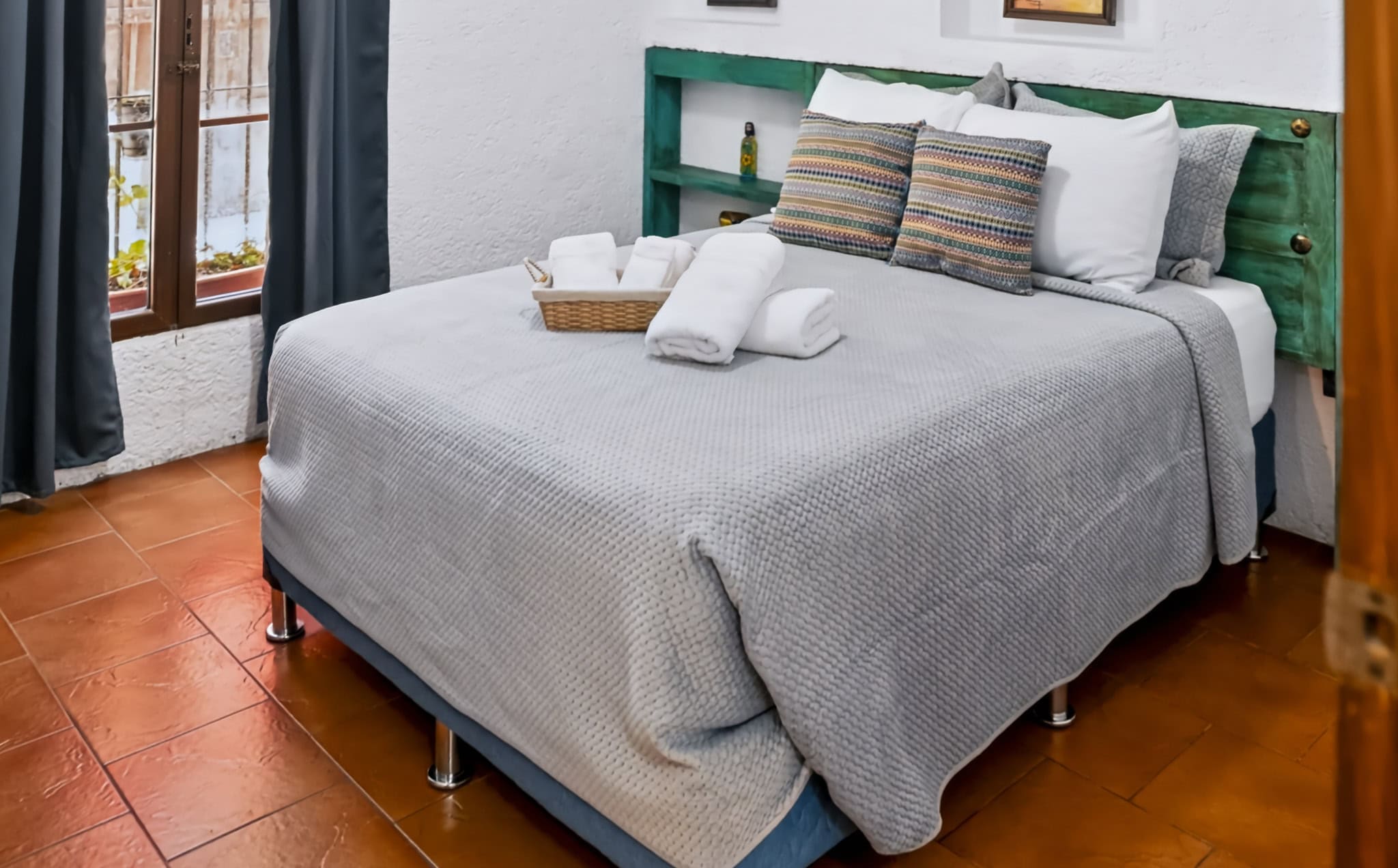 Casa de 6 habitaciones y 6.5 baños en un residencial privado — Jocotenango, a 5 minutos de Antigua