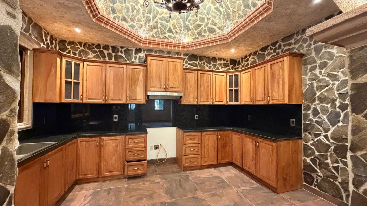 Casa Colonial en Venta a 5 Minutos de Antigua | Apta para Airbnb