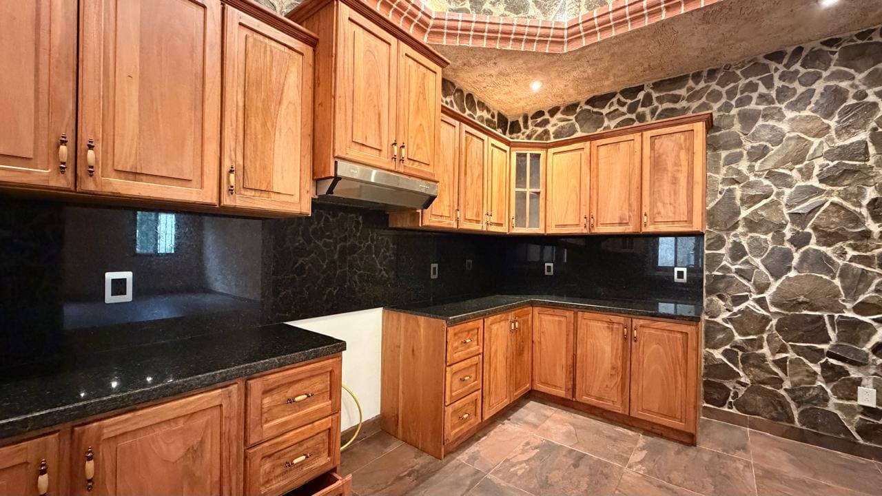 Casa Colonial en Venta a 5 Minutos de Antigua | Apta para Airbnb