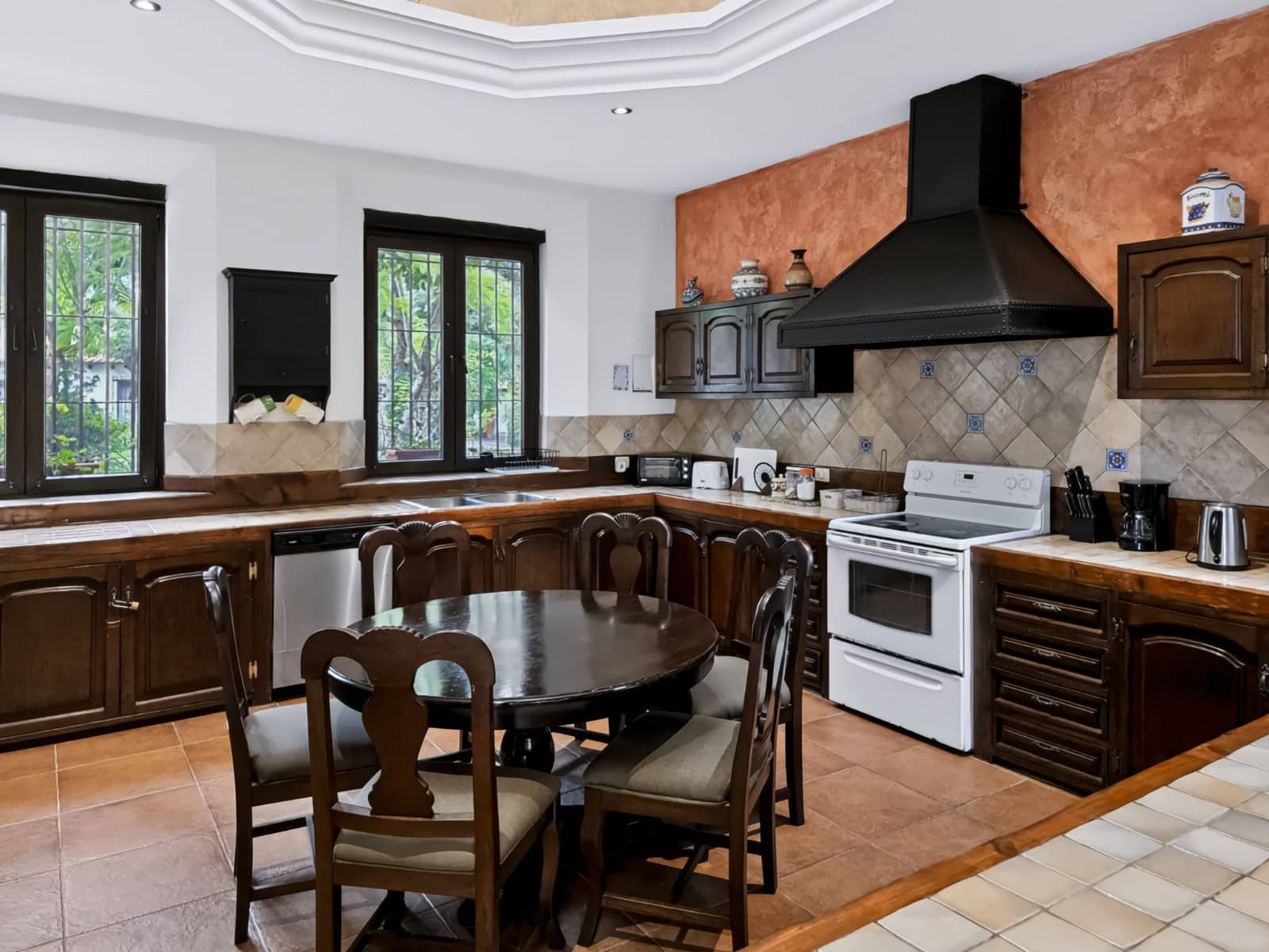 Casa San Jeronimo – Grand 6 Bedroom Colonial Estate Near Antigua