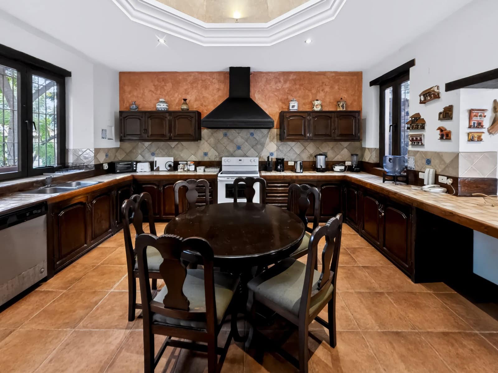 Casa San Jeronimo – Grand 6 Bedroom Colonial Estate Near Antigua