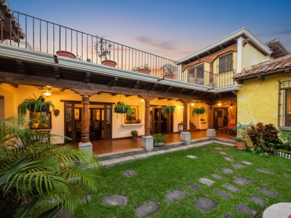 Casa San Jeronimo – Grand 6 Bedroom Colonial Estate Near Antigua