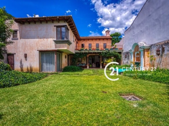 Casa de 4 Habitaciones en Alquiler en Jacarandas, La Antigua Guatemala