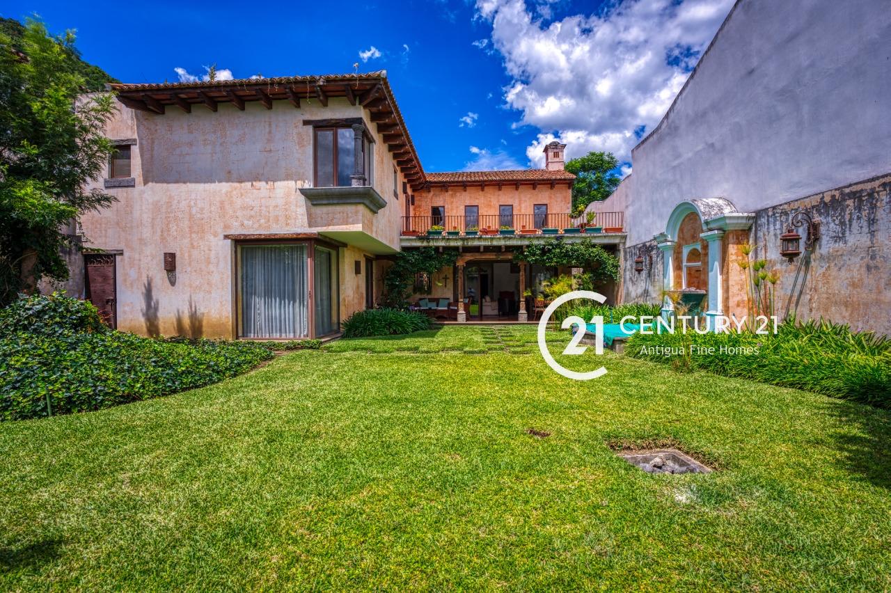 Casa de 4 Habitaciones en Alquiler en Jacarandas, La Antigua Guatemala