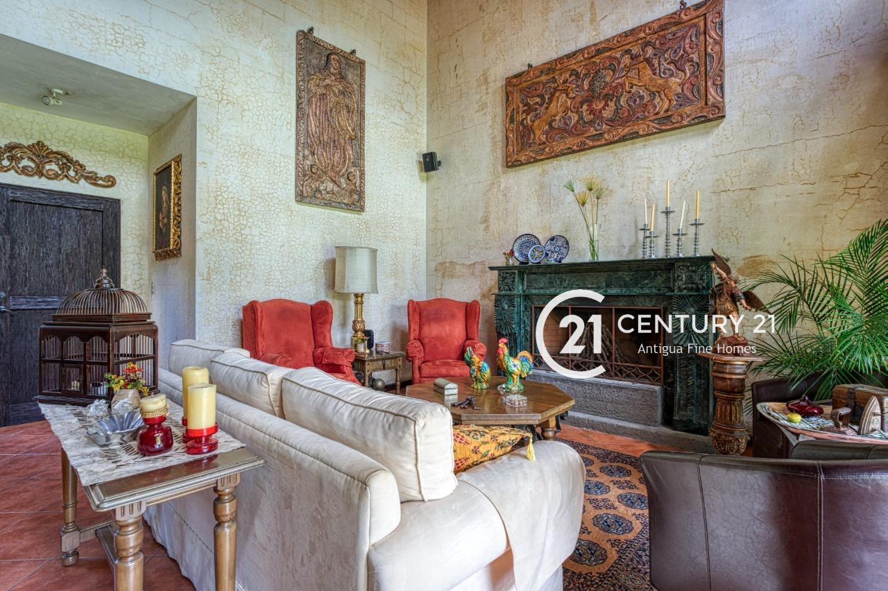Casa de 4 Habitaciones en Alquiler en Jacarandas, La Antigua Guatemala