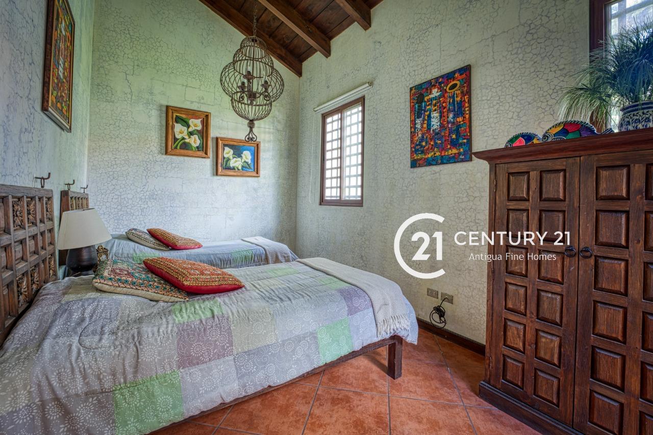 Casa de 4 Habitaciones en Alquiler en Jacarandas, La Antigua Guatemala