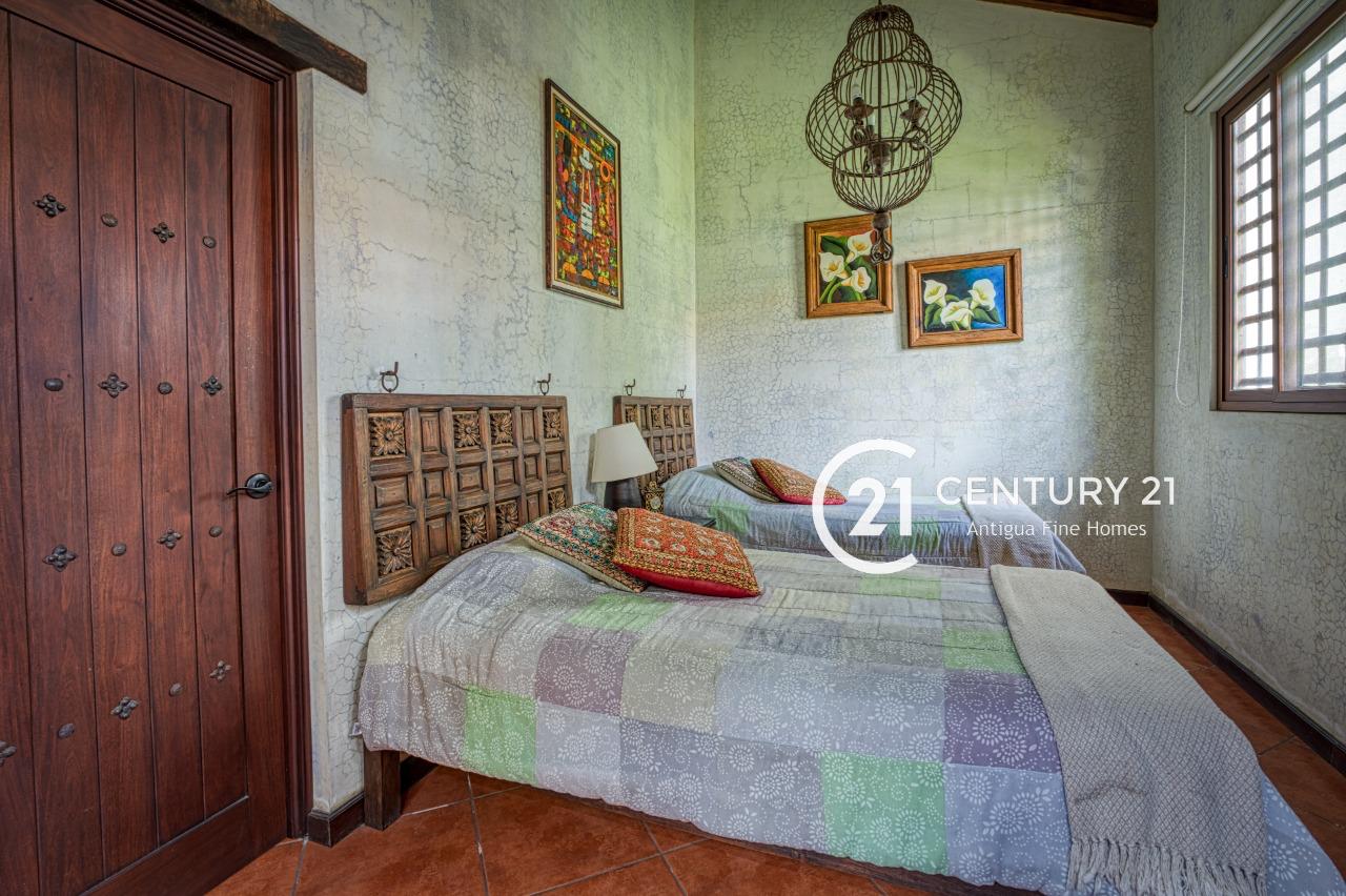Casa de 4 Habitaciones en Alquiler en Jacarandas, La Antigua Guatemala
