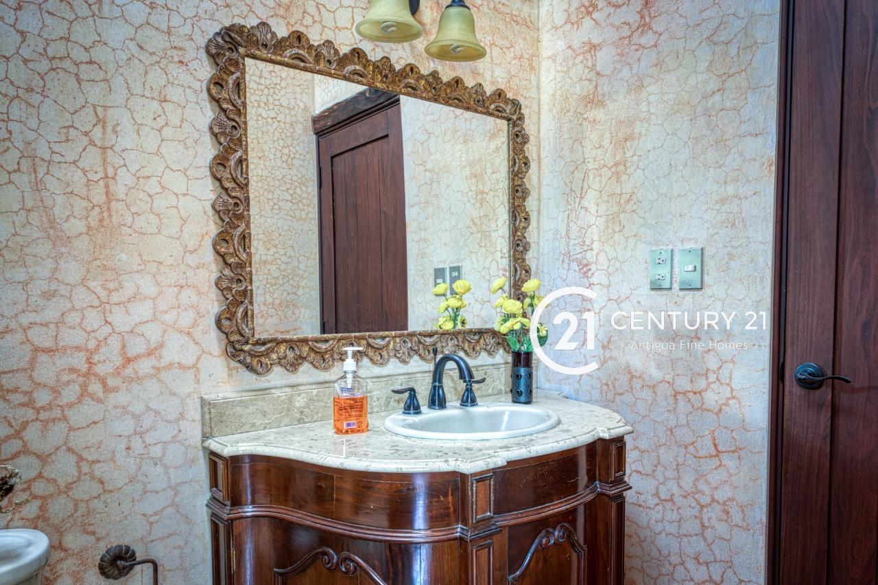 Casa de 4 Habitaciones en Alquiler en Jacarandas, La Antigua Guatemala