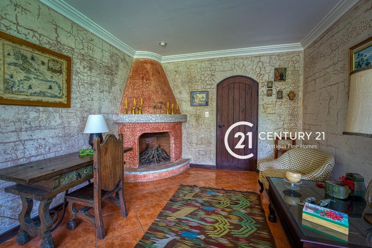 Casa de 4 Habitaciones en Alquiler en Jacarandas, La Antigua Guatemala