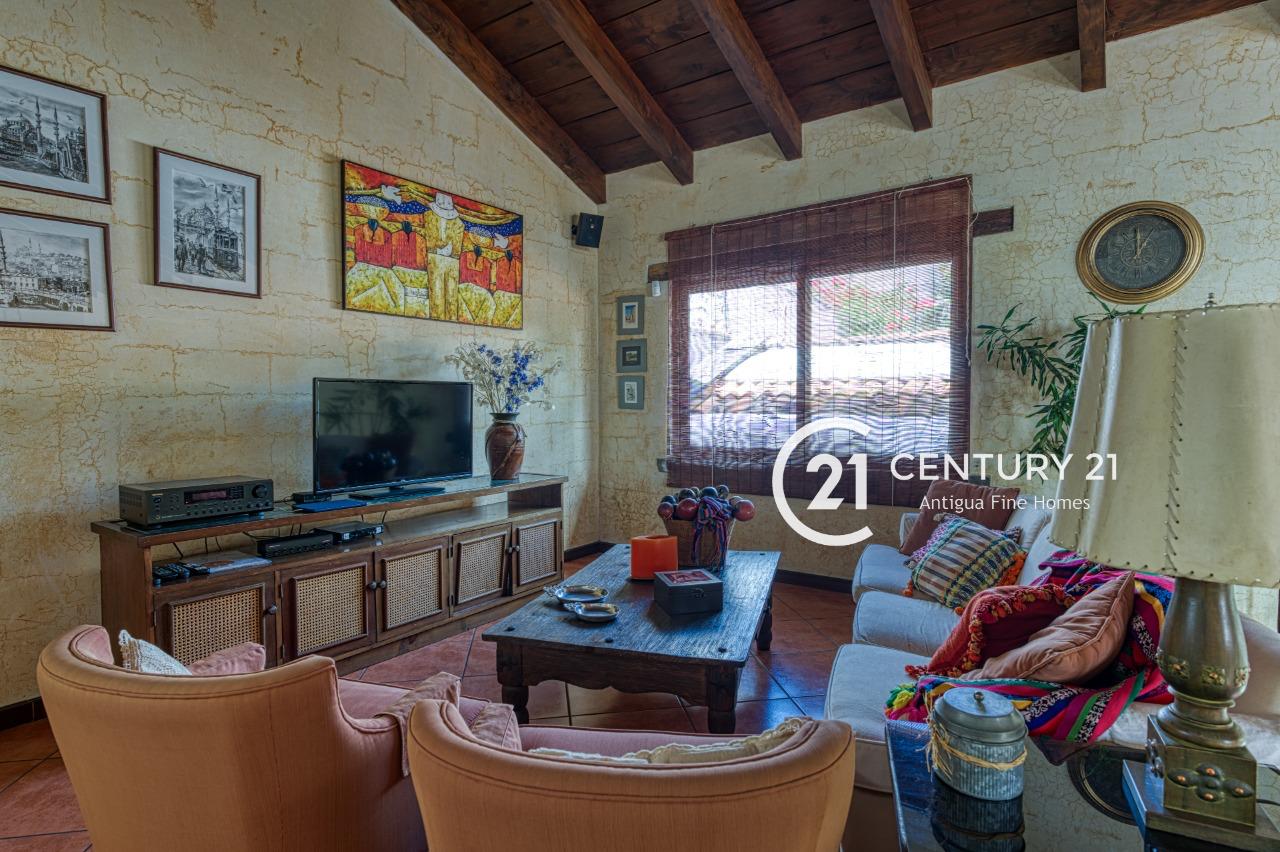 Casa de 4 Habitaciones en Alquiler en Jacarandas, La Antigua Guatemala
