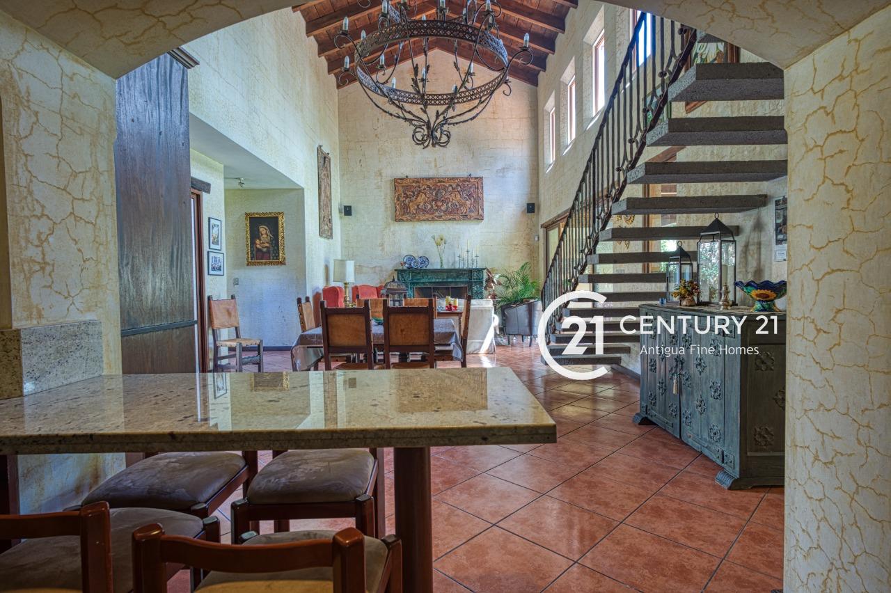 Casa de 4 Habitaciones en Alquiler en Jacarandas, La Antigua Guatemala