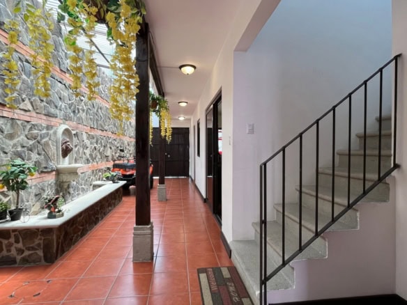Casa amueblada de 3 habitaciones más estudio en alquiler, Barrio Las Campanas