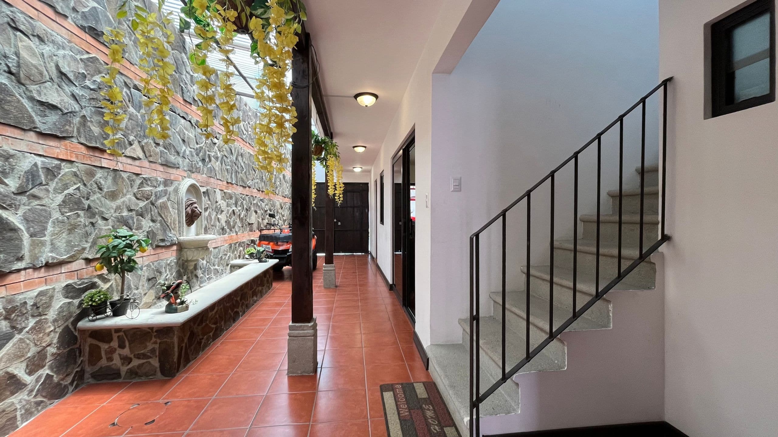 Casa amueblada de 3 habitaciones más estudio en alquiler, Barrio Las Campanas