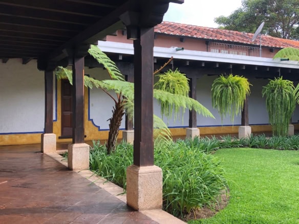Charming Furnished Loft-Style Apartment in Gravileas | Available October 2026