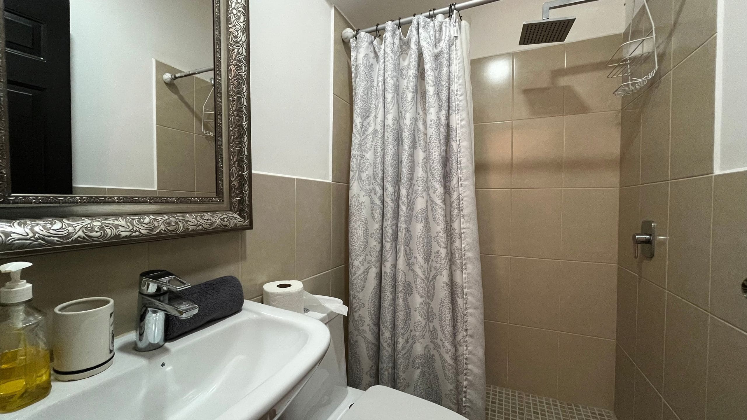 Casa amueblada de 3 habitaciones más estudio en alquiler, Barrio Las Campanas