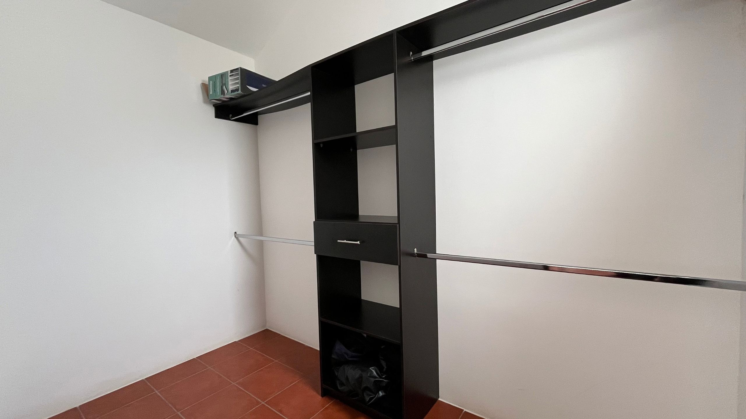 Casa amueblada de 3 habitaciones más estudio en alquiler, Barrio Las Campanas