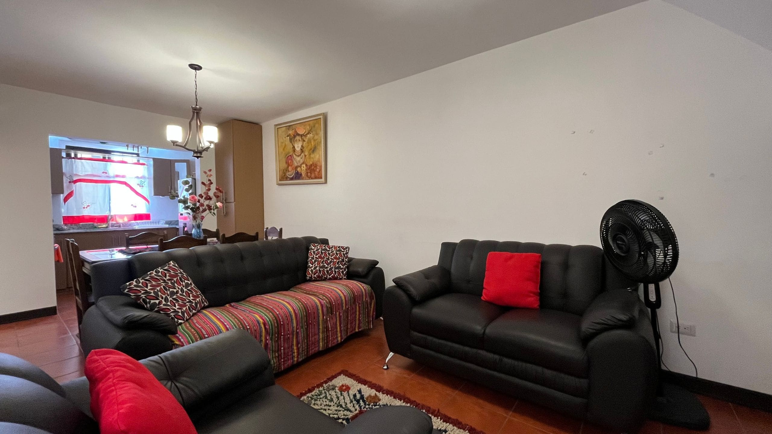 Casa amueblada de 3 habitaciones más estudio en alquiler, Barrio Las Campanas