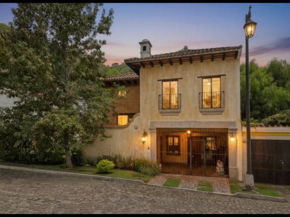 HOUSE FOR SALE IN BELLA VISTA – SPACIOUS HOME WITH STUNNING VOLCANO VIEWS