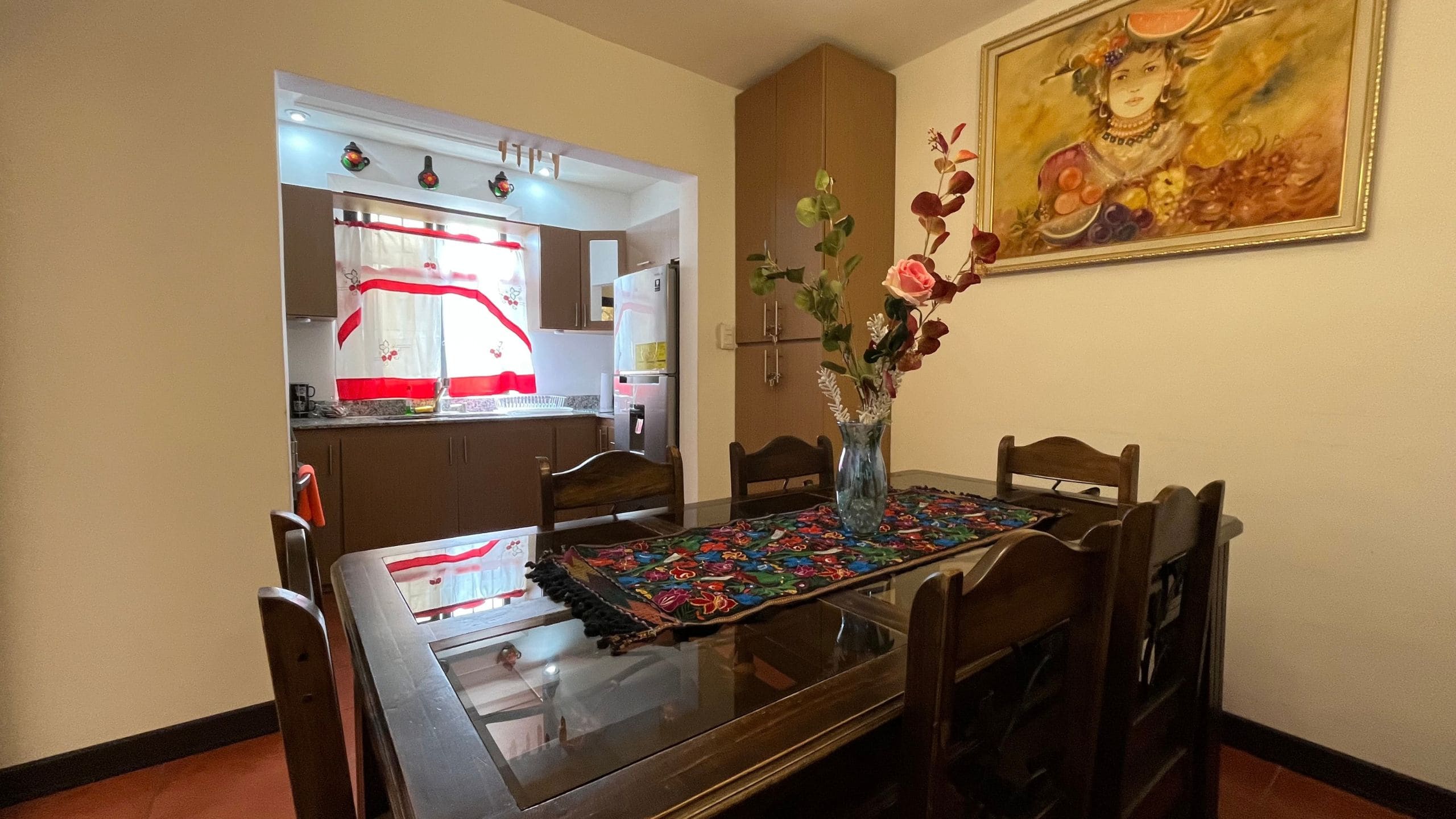 Casa amueblada de 3 habitaciones más estudio en alquiler, Barrio Las Campanas