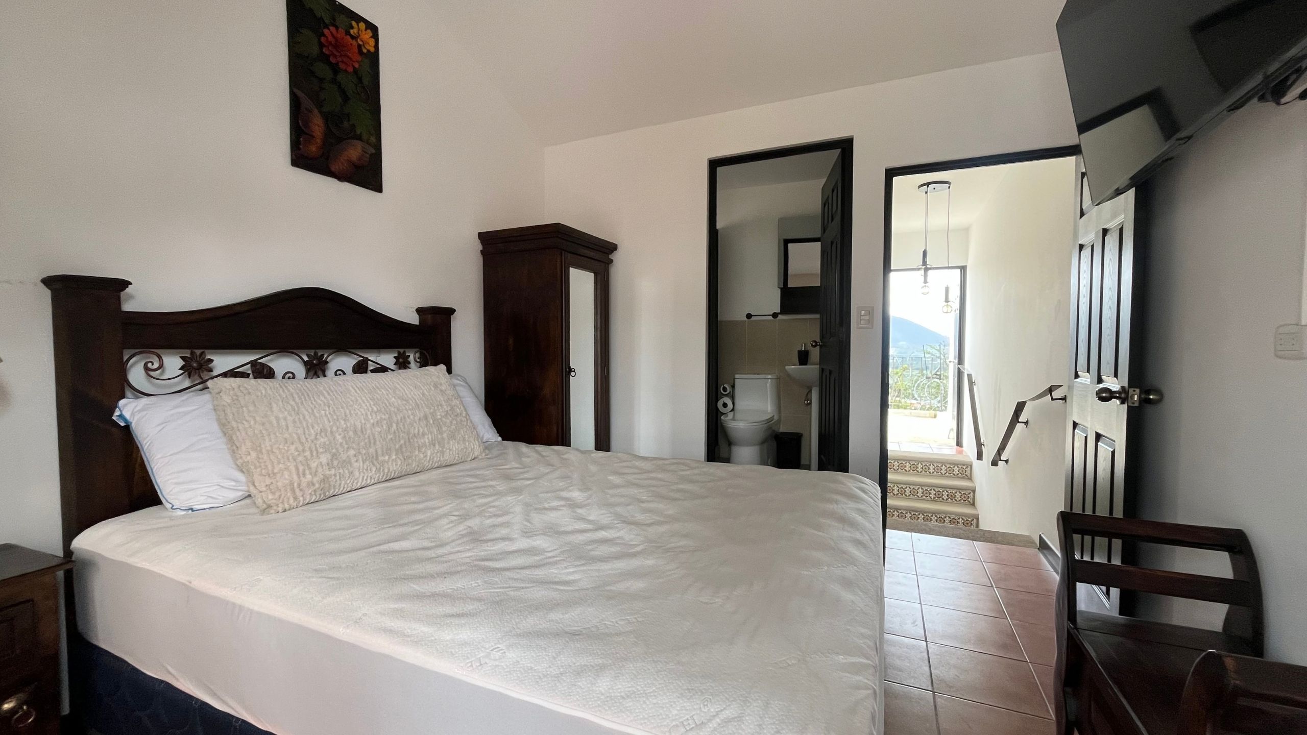 Furnished Home with Spectacular Volcano Views in Barrio Las Campanas – 3 bedrooms