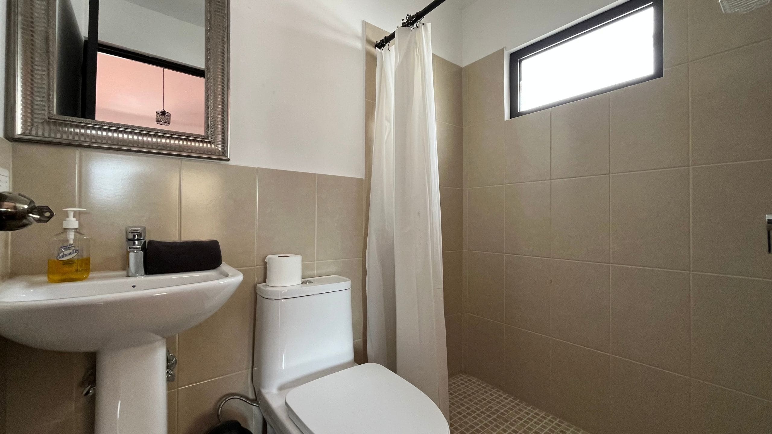 Casa amueblada de 3 habitaciones más estudio en alquiler, Barrio Las Campanas