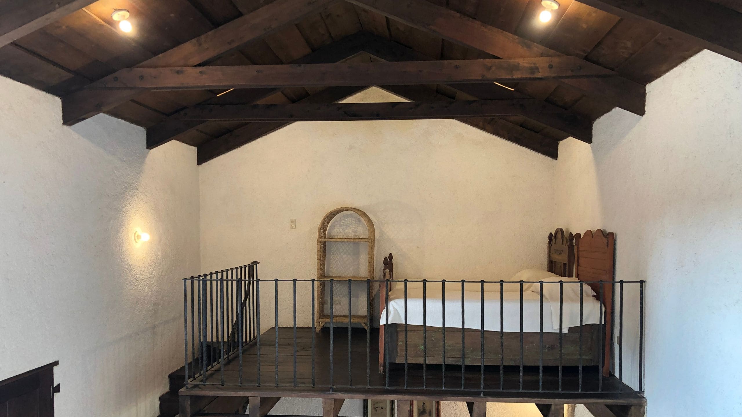 Charming Furnished Loft-Style Apartment in Gravileas | Available October 2026