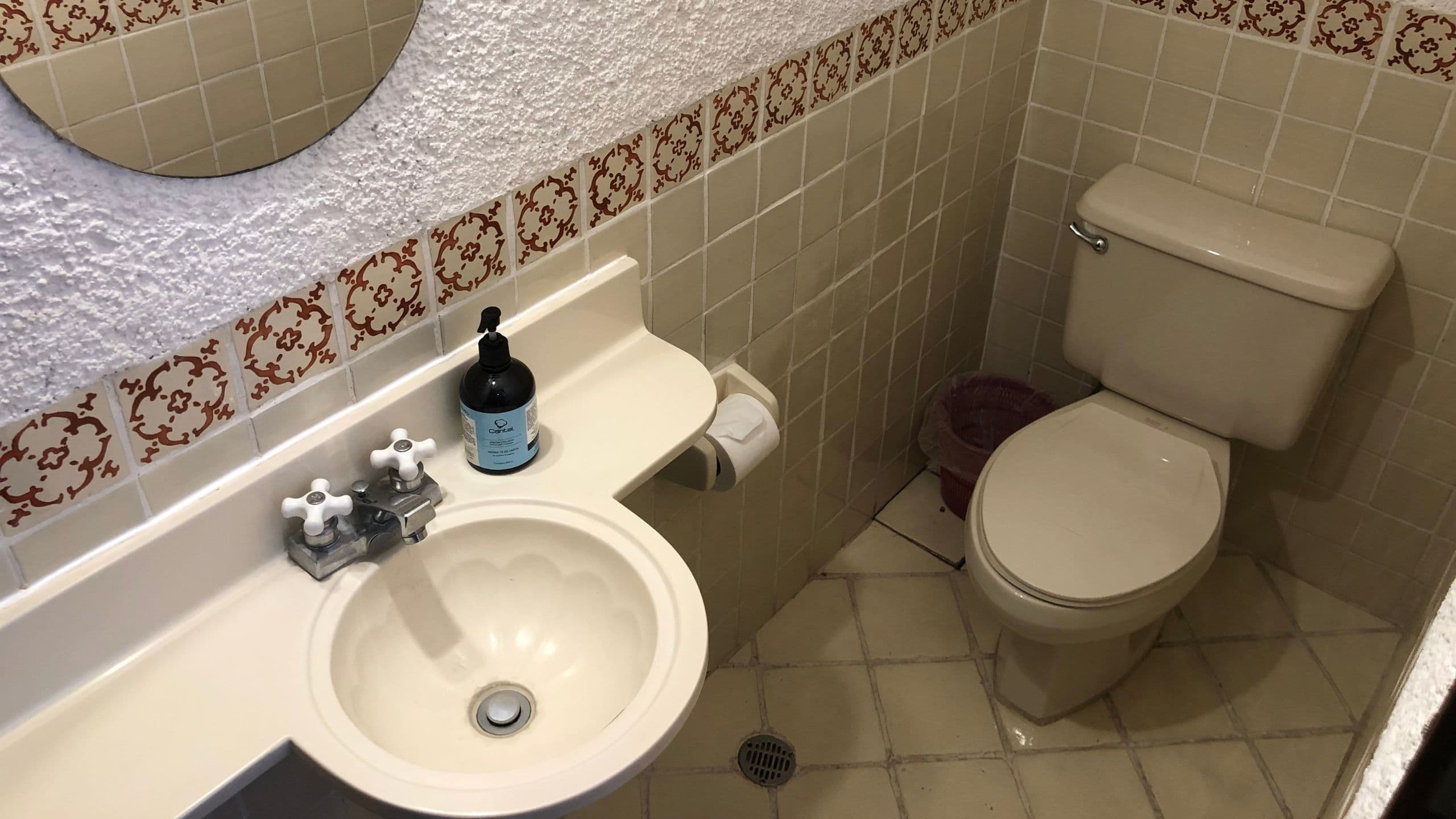 Charming Furnished Loft-Style Apartment in Gravileas | Available October 2026