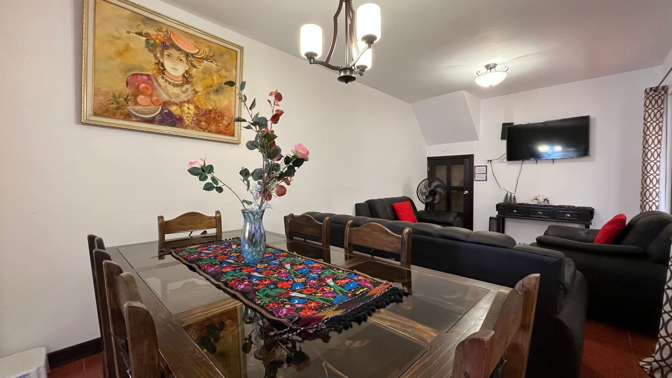 Casa amueblada de 3 habitaciones más estudio en alquiler, Barrio Las Campanas