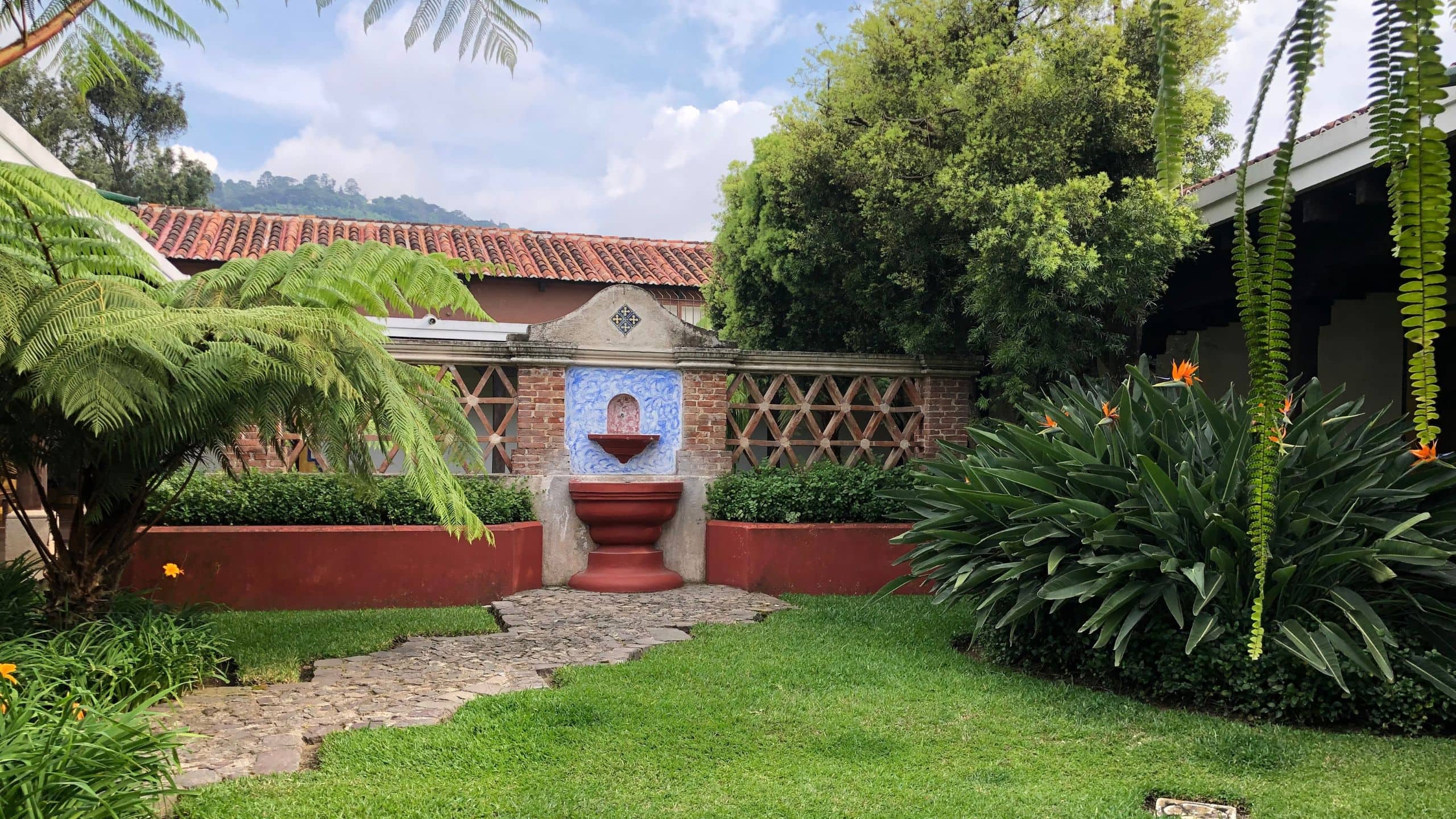 Charming Furnished Loft-Style Apartment in Gravileas | Available October 2026